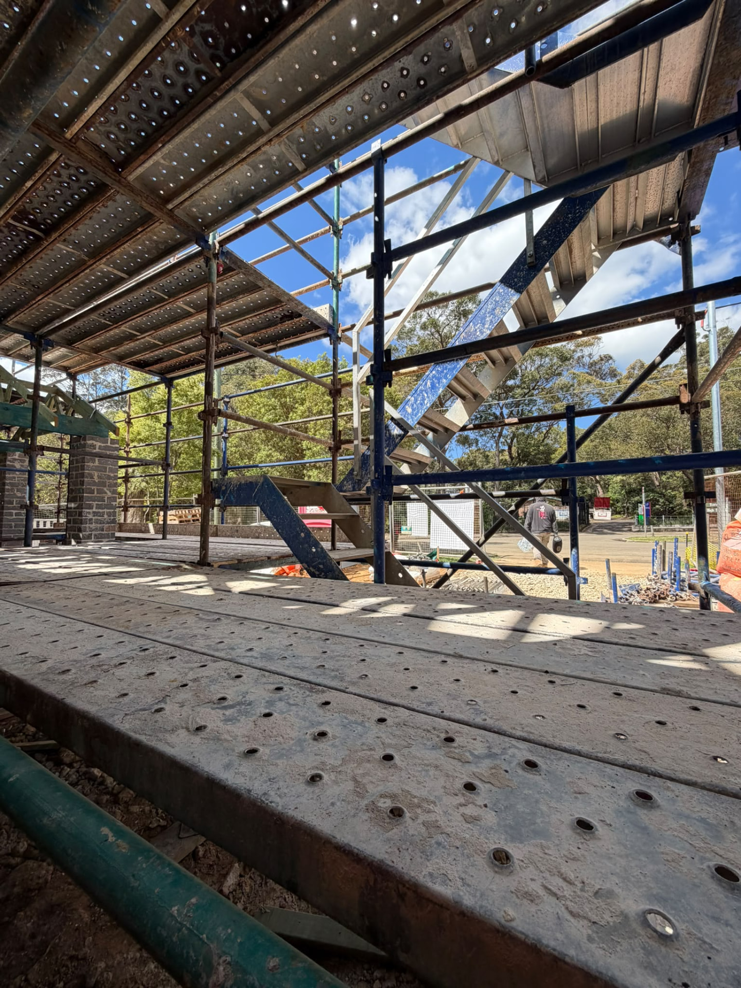 Perimeter scaffold with stair access around a new timber-frame home, view 3